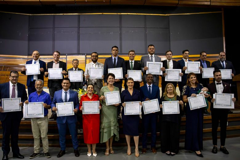 Diplomação Oficializa Mandatos de Prefeita, Vice e 21 Vereadores Eleitos em Uberaba.